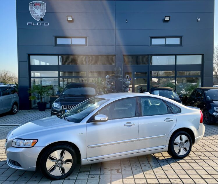 VOLVO S40 1.6L 16v 110CH MOMENTUM