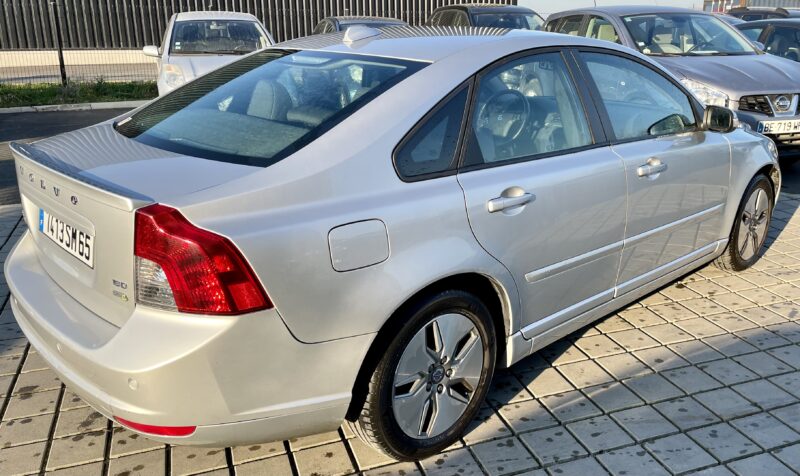 VOLVO S40 1.6L 16v 110CH MOMENTUM