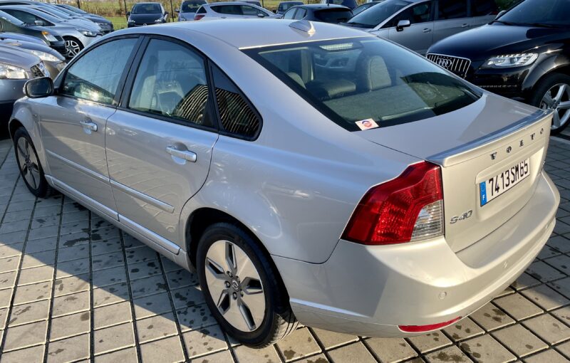 VOLVO S40 1.6L 16v 110CH MOMENTUM