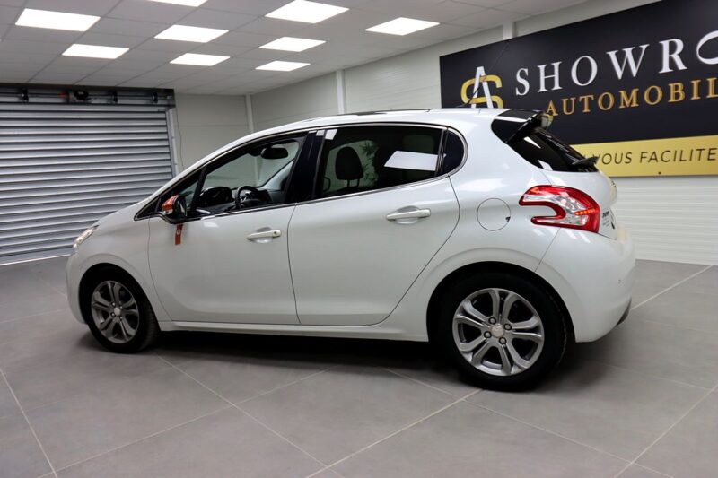 PEUGEOT 208 I 2014