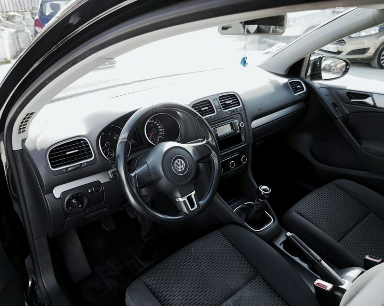 VOLKSWAGEN GOLF VI 2011