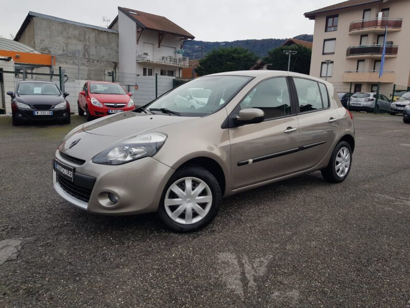 RENAULT  CLIO III 1.2i 75CV AUTHENTIQUE