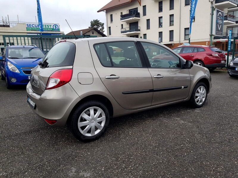 RENAULT  CLIO III 1.2i 75CV AUTHENTIQUE