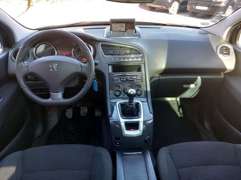 PEUGEOT 5008 2012