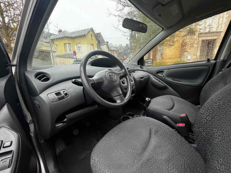 TOYOTA YARIS 2003