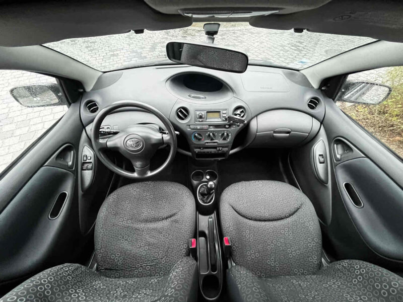 TOYOTA YARIS 2003