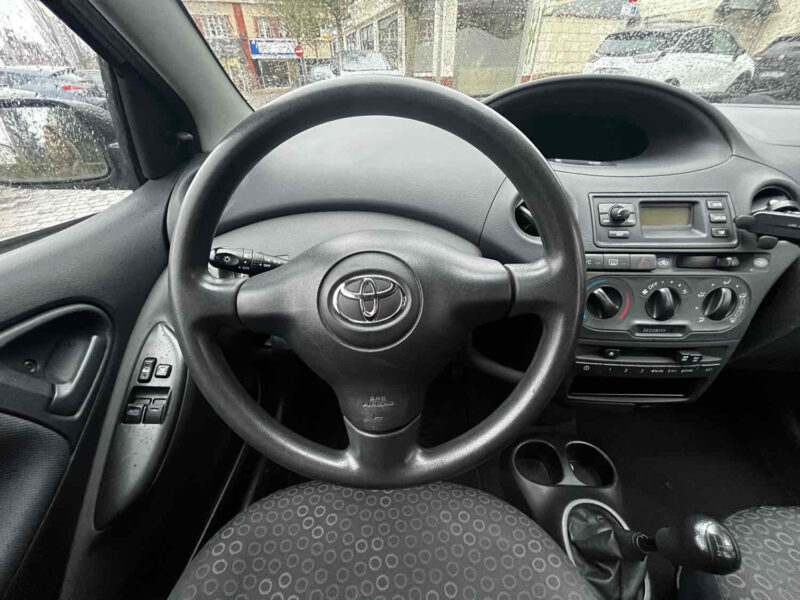 TOYOTA YARIS 2003