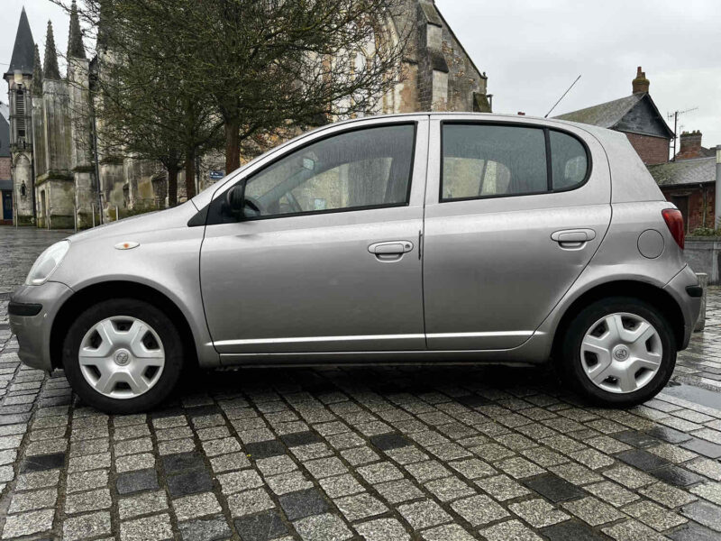 TOYOTA YARIS 2003