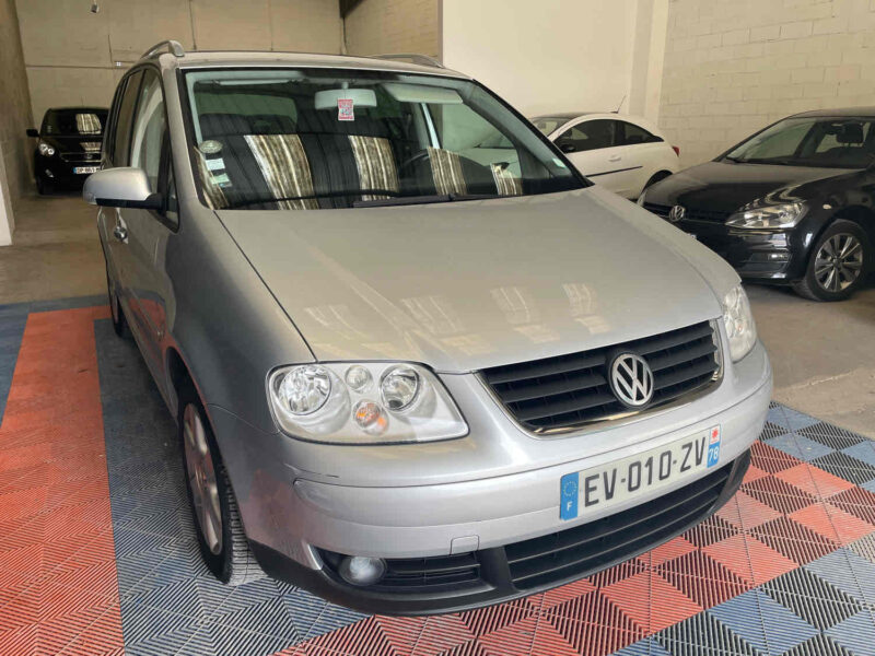 VOLKSWAGEN TOURAN 2004