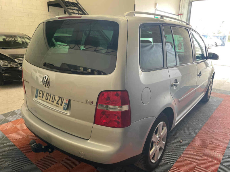 VOLKSWAGEN TOURAN 2004