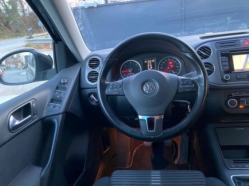 VOLKSWAGEN TIGUAN 2011