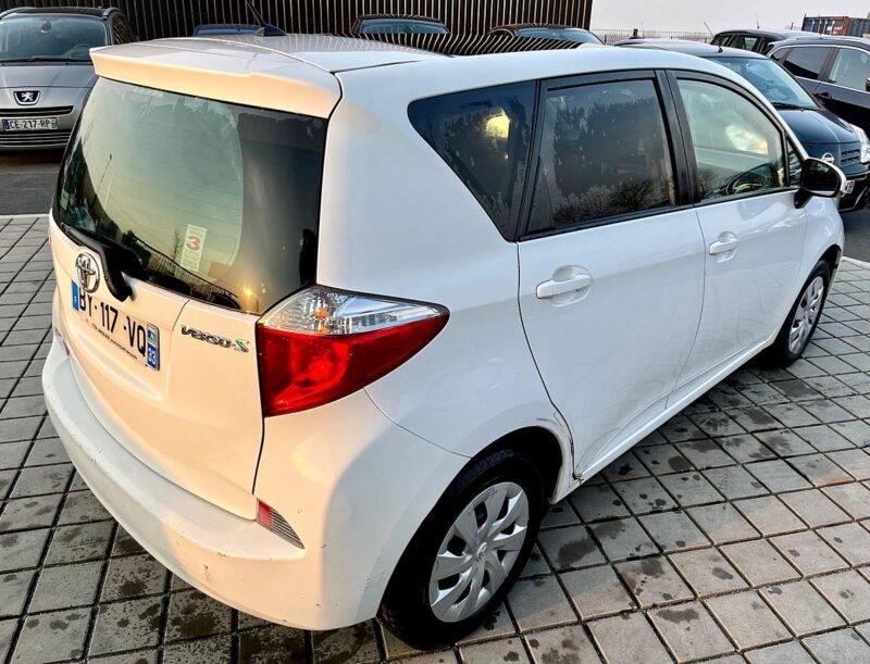 TOYOTA VERSO-S 2011