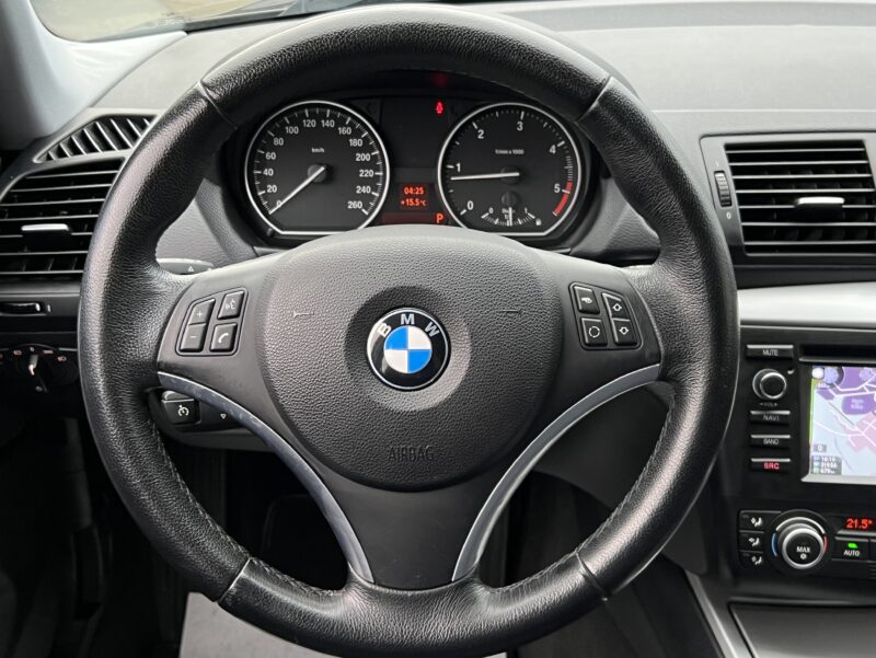 BMW SERIE 1 E87 PHASE 2 LCI 120D 2.0 177 Cv BOITE AUTO TOIT OUVRANT GPS 5 PORTES - Garantie1an