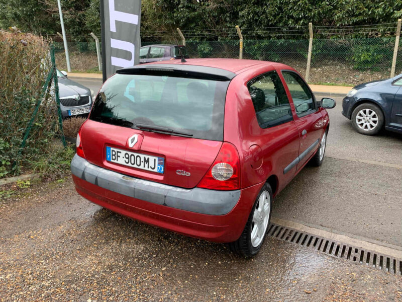 RENAULT CLIO II 1.6i 16V 110CV