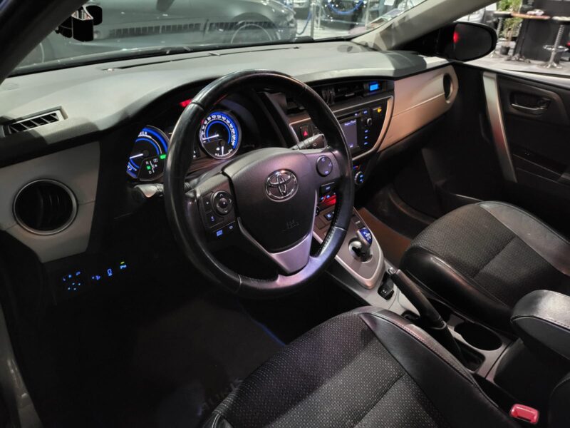 TOYOTA AURIS 2013