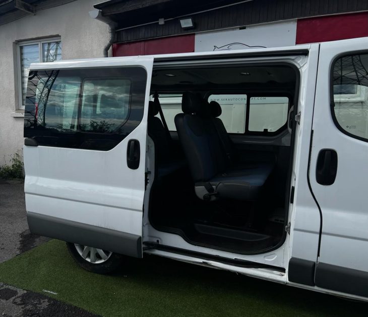 RENAULT TRAFIC II PASSENGER 2010