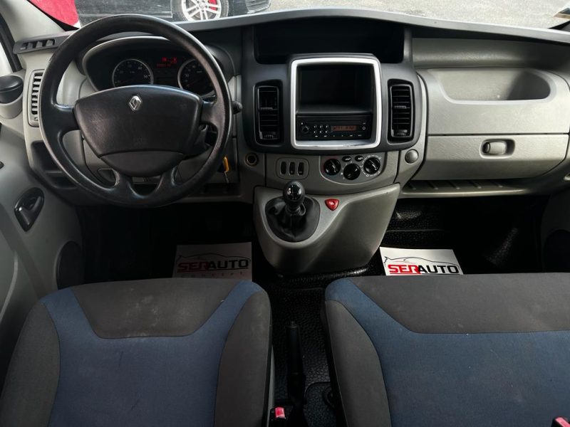 RENAULT TRAFIC II PASSENGER 2010