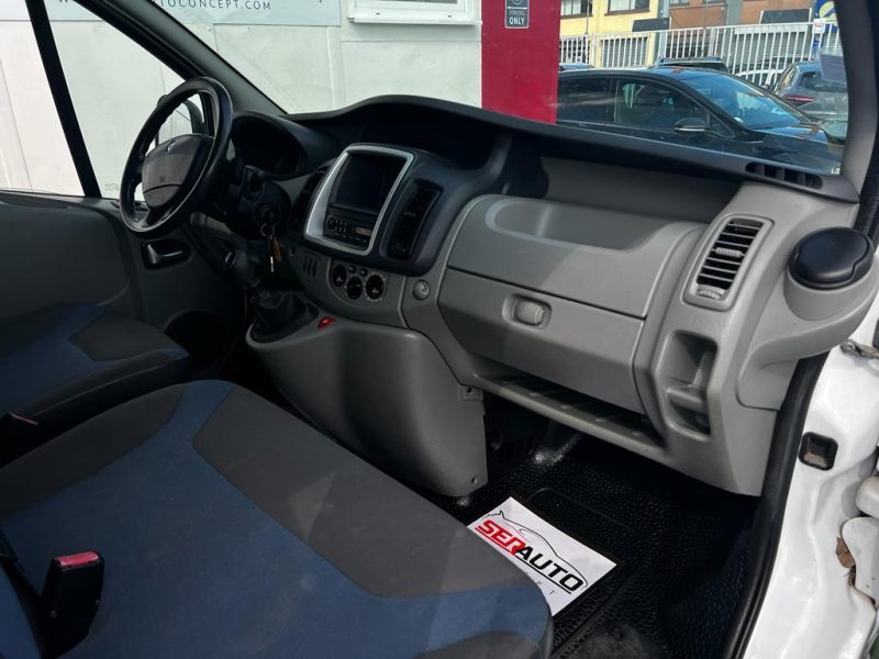 RENAULT TRAFIC II PASSENGER 2010