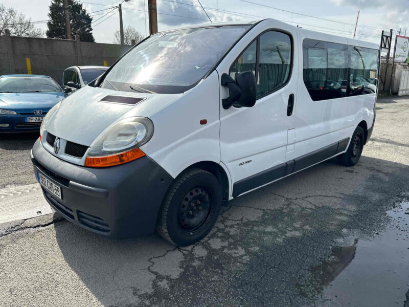 RENAULT TRAFIC DCI 9 places minibus 