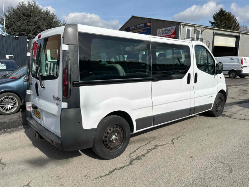 RENAULT TRAFIC DCI 9 places minibus 