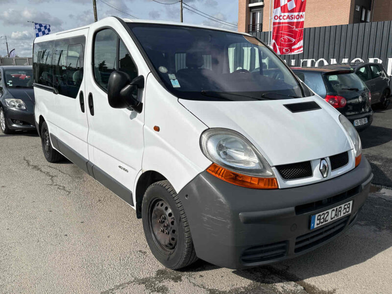 RENAULT TRAFIC DCI 9 places minibus 