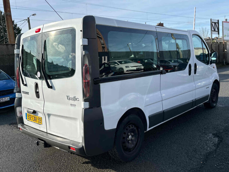 RENAULT TRAFIC DCI 9 places minibus 