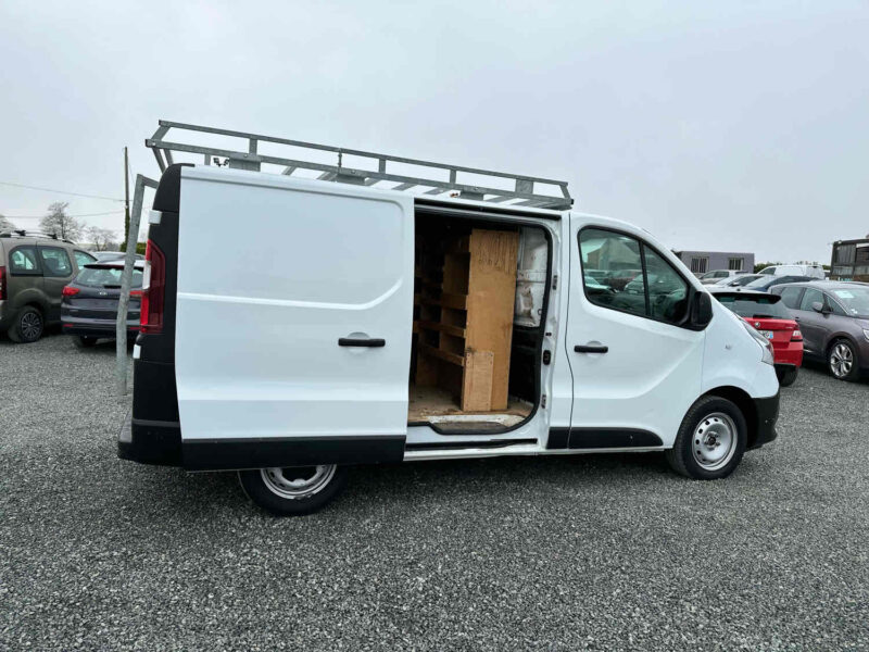 RENAULT TRAFIC III  2015