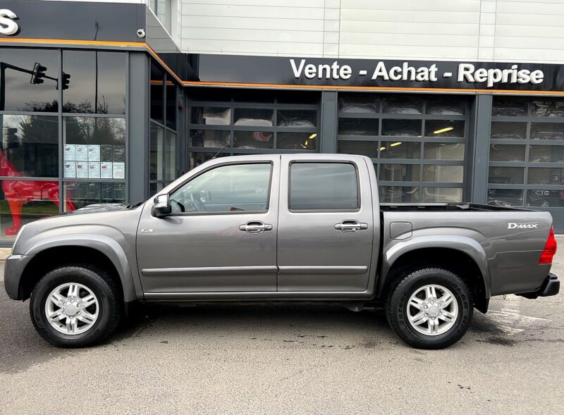 ISUZU D-MAX 3.0 TD 163 Cv 4WD DOUBLE CABINE 5 PLACES BOITE AUTO GPS ATTELAGE 59 600 Kms Garantie1an