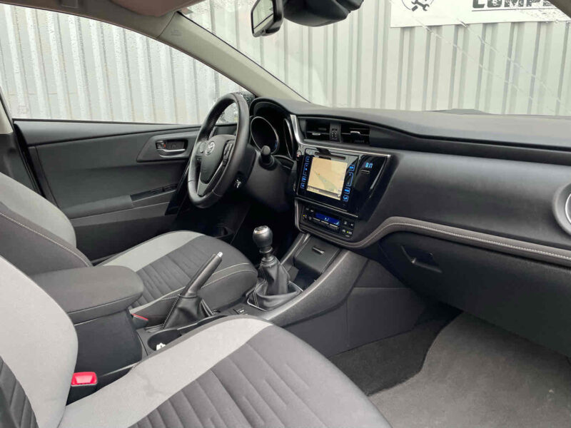 TOYOTA AURIS 2015