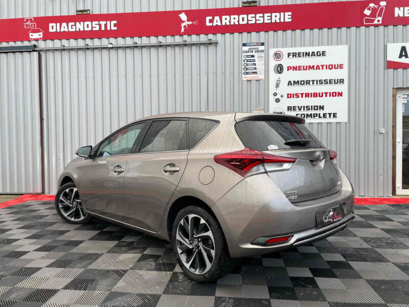 TOYOTA AURIS 2015