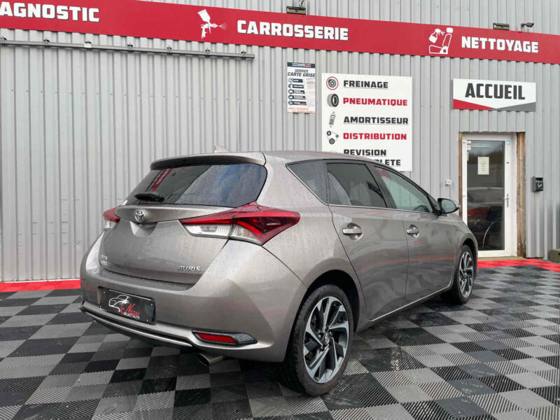 TOYOTA AURIS 2015