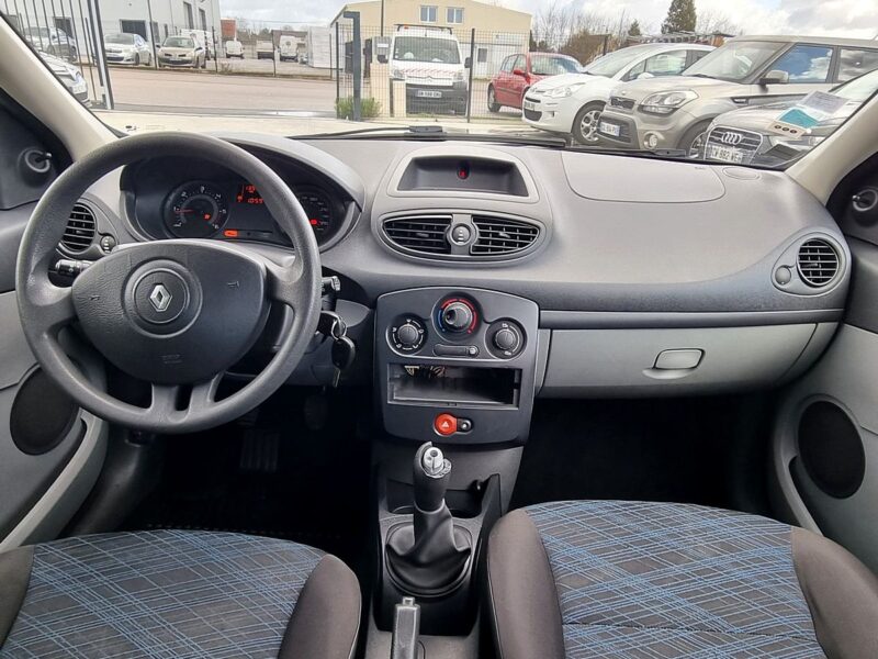 RENAULT CLIO III 1.5 dCi 70 Pack Authentique 