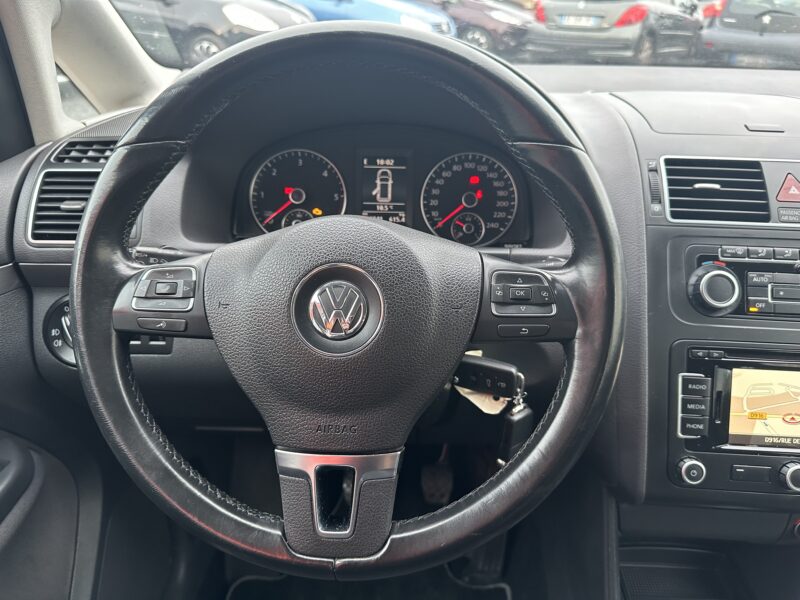 VOLKSWAGEN TOURAN 2010