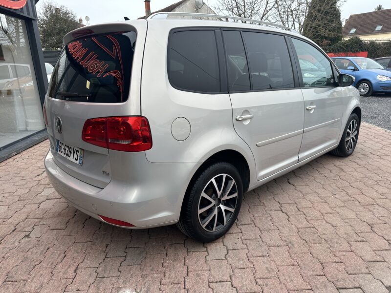 VOLKSWAGEN TOURAN 2010