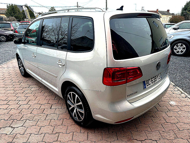 VOLKSWAGEN TOURAN 2010