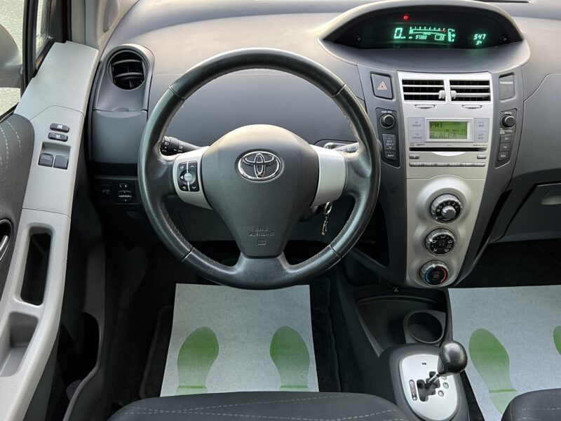 TOYOTA YARIS II 1.3 VVTi 87 Cv BOITE AUTOMATIQUE / 5 PORTES CLIMATISATION BLUETOOTH - Garantie1an