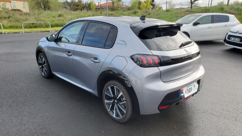 PEUGEOT 208 1.2 PureTech 130 EAT8 GT LINE