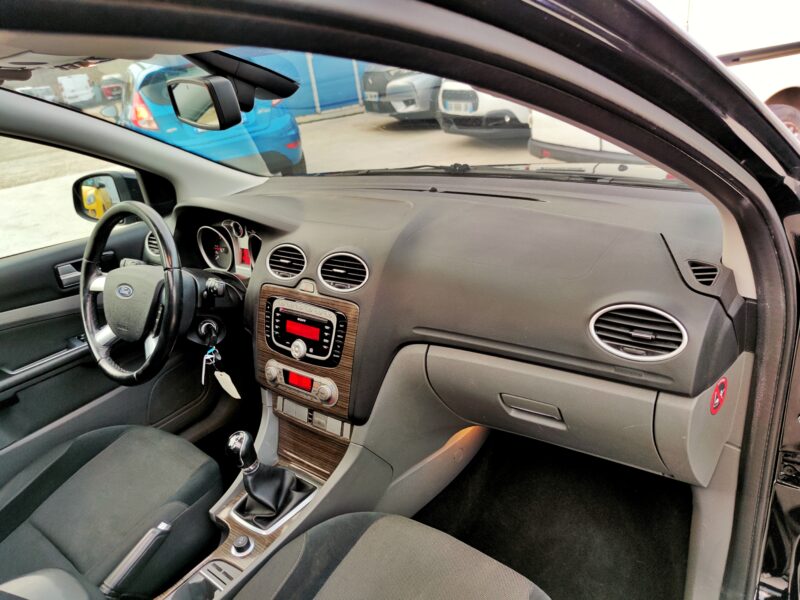 FORD FOCUS II 2010 TOIT OUVRANT