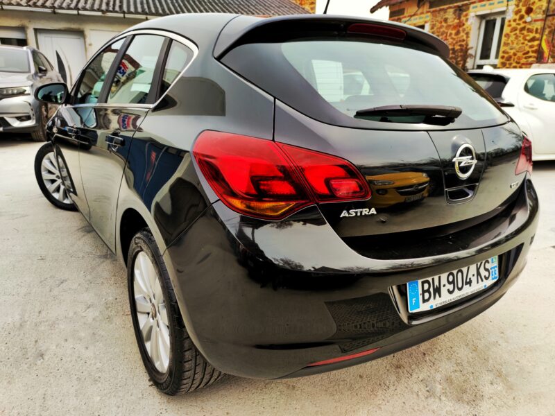 OPEL ASTRA J 2011