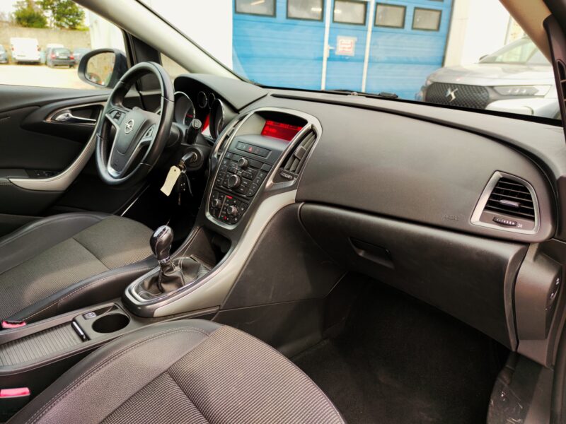 OPEL ASTRA J 2011