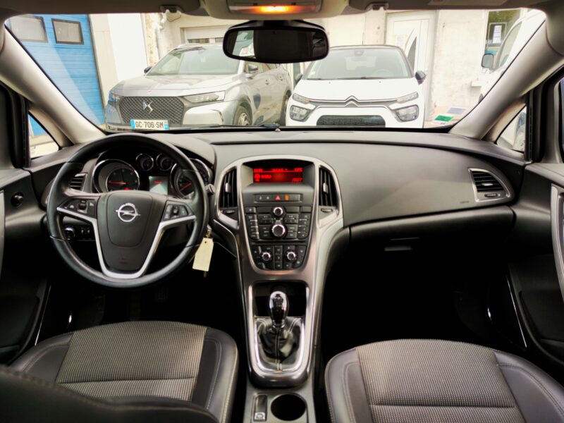 OPEL ASTRA J 2011