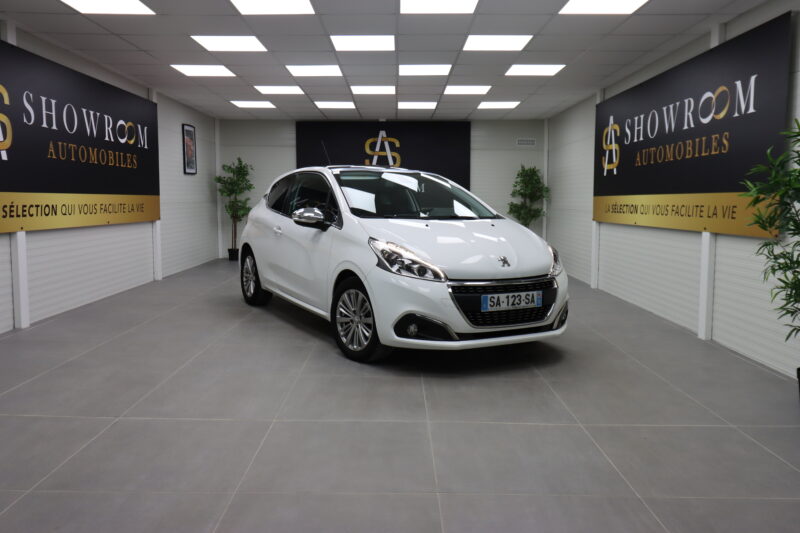 PEUGEOT 208 2015