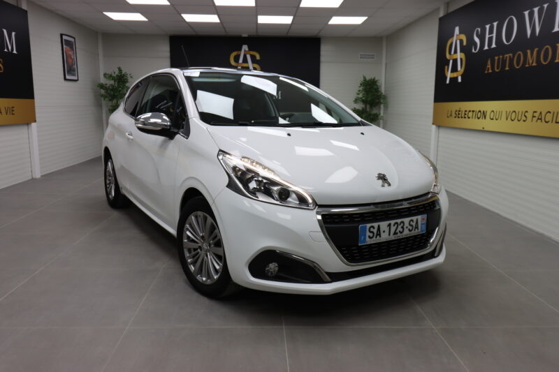 PEUGEOT 208 2015