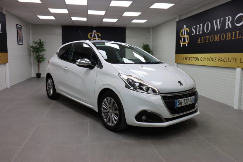 PEUGEOT 208 2015