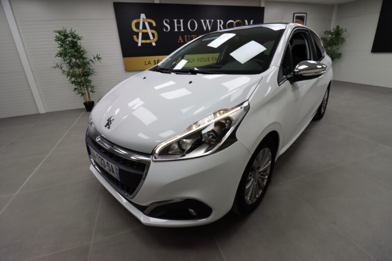 PEUGEOT 208 2015