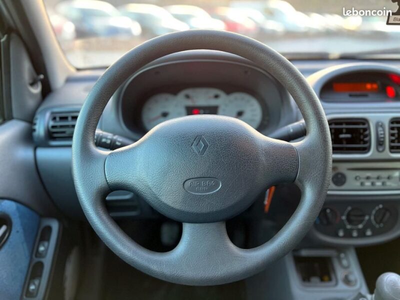 RENAULT CLIO II 2000