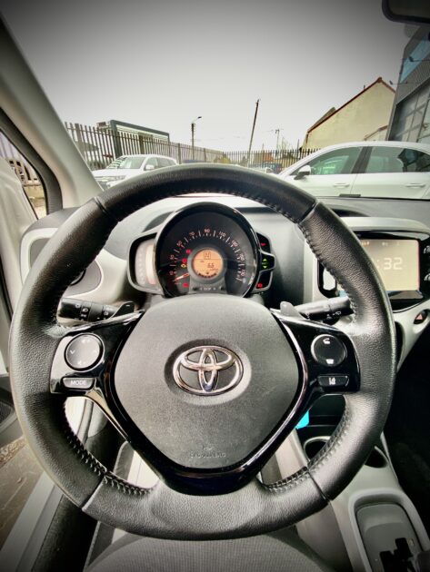 TOYOTA AYGO  X-play X-shift 2016