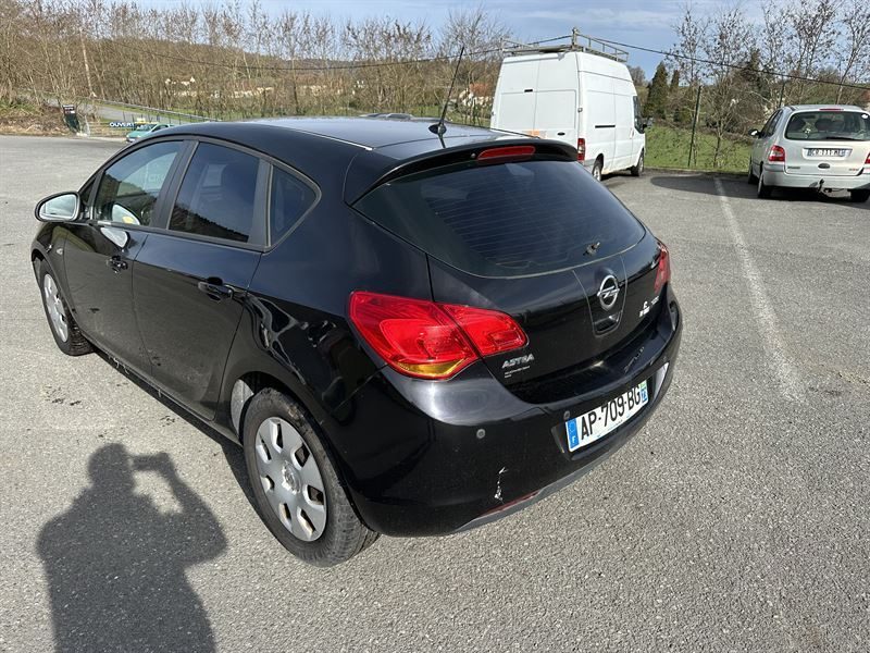 OPEL ASTRA 2010