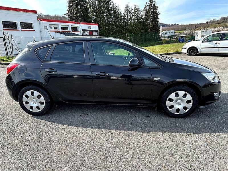 OPEL ASTRA 2010