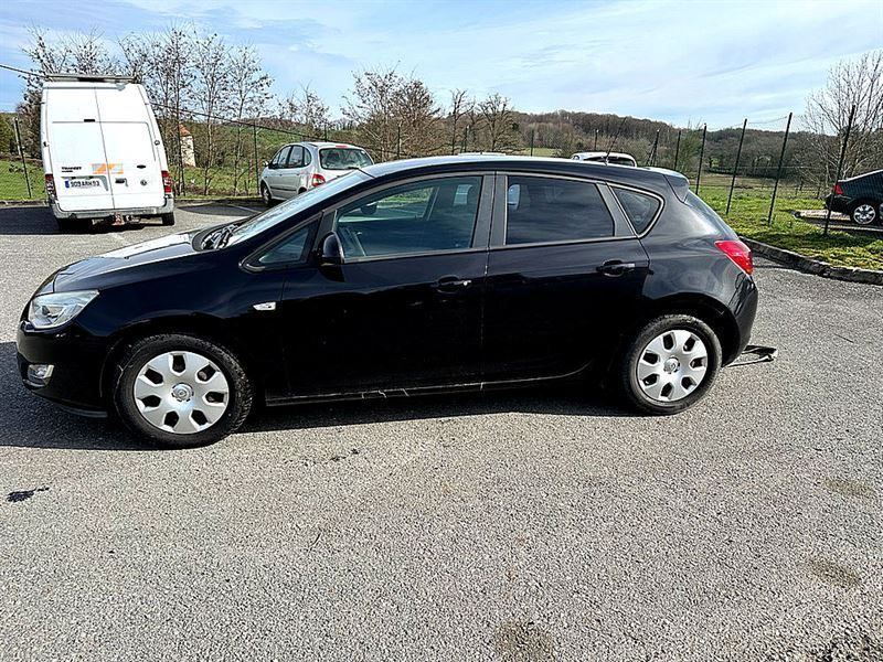 OPEL ASTRA 2010